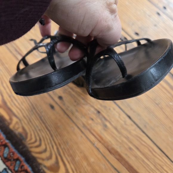 Stuart Weitzman Tibitz Black Flat Strappy Patent Croc Leather Sandals Size 8 - Picture 7 of 8